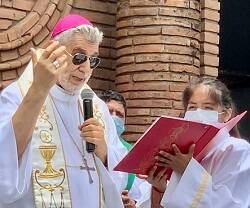 El domingo el arzobispo Gualberti salió a la calle en protesta por el aborto forzado a la niña en Santa Cruz, e hizo tocar las camapanas