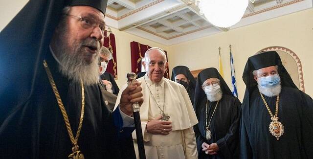 Francisco en Chipre se ha reunido con Crisóstomos II, arzobispo ortodoxo, y otros jerarcas de la Iglesia Ortodoxa