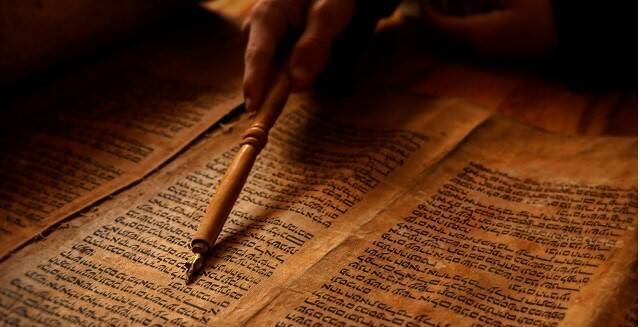 Manuscrito en lengua hebrea