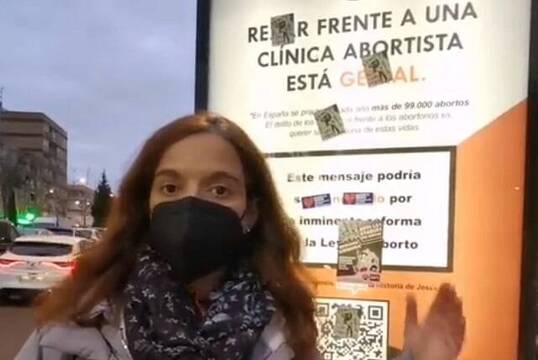 Sara Herández, alcaldesa de Getafe, se ha grabado indignadísima con la campaña porque, dice, rompe la convivencia
