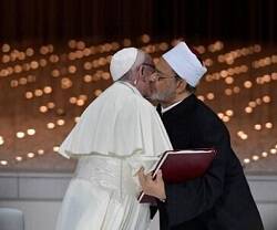 Icónico abrazo entre el Papa Francisco y el Gran Imán Al Tayyeb en 2019 en Abu Dabi