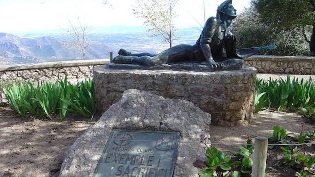 Monumento al Requeté en Montserrat.