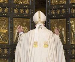 Francisco en diciembre de 2015 abría así la Puerta de la Misericordia en Roma