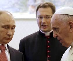 Kulbokas hace de intérprete en el encuentro entre Francisco y Putin en Roma en 2013