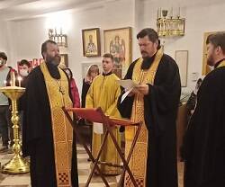 Oración por la paz en Ucrania en la parroquia ortodoxa rusa de Madrid el 25 de febrero