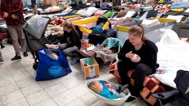 Madres ucranianas con niños recién nacidos