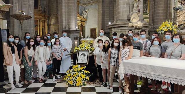 Muchos niños de colegios, catequesis infantil y de adolescentes visitaron las reliquias de Lolo en 2021, en su Centenario en Jaén y Linares