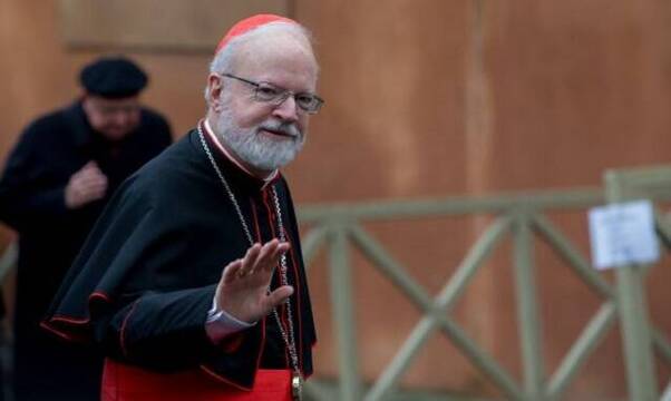El cardenal O'Malley saluda