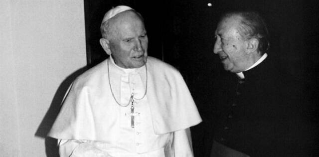 Luigi Giussani, fundador de Comunión y LIberación, con el Papa Juan Pablo II