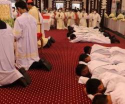 Nuevos sacerdotes de Myanmar.