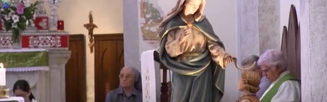 LA imagen de la Virgen con la hoz en la iglesia de Porzus, una aparición en defensa del domingo y contra la blasfemia