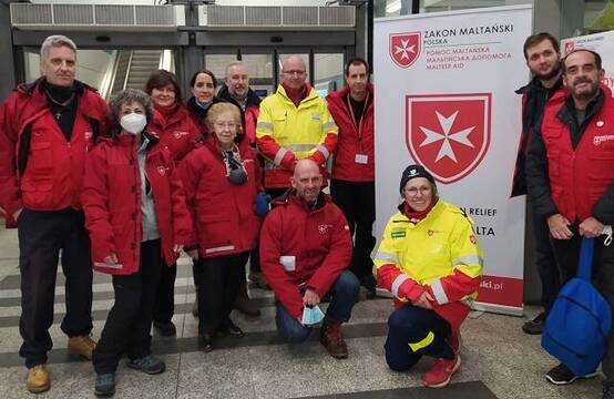 Sanitarios españoles, voluntarios de la Orden de Malta, al llegar a Polonia el 1 de abril... desde allí redistribuyen medicinas