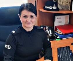 Cathy Larkman, ex-policía en Gales, denuncia las normativas policiales trans que humillan y ponen en peligro a las mujeres