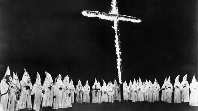 Tenida del Ku Klux Klan.