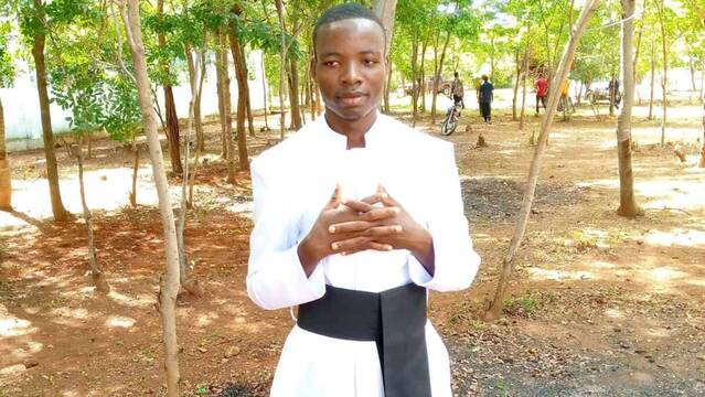 Benedicto es un joven seminarista de Tanzania