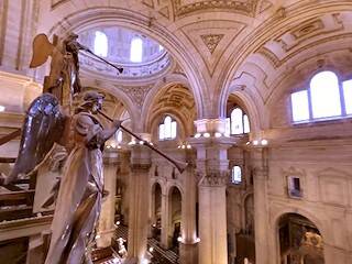 Fastuoso interior de la catedral de Jaén