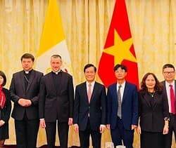 Representantes de Vietnam y la Santa Sede