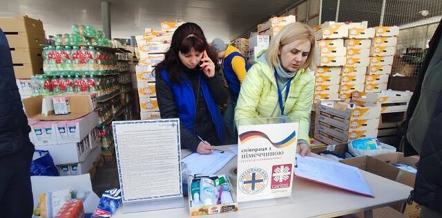 Uno de los almacenes de redistribución de ayuda de Cáritas en Ucrania... Cáritas España lo apoyará con otros 3 millones de euros