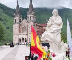 La imagen peregrina de Madre Ven, en el Santuario de Covadonga, en Asturias.