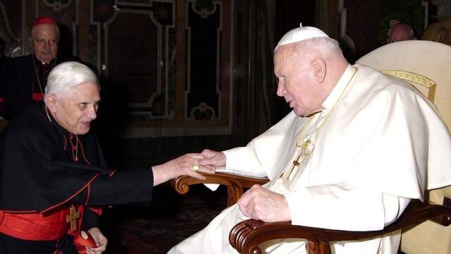 Juan Pablo II y el cardenal Joseph Ratzinger.