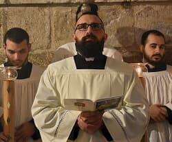 De izquierda a derecha: Basel Baransi, Abdallah Dababneh y Yousef Ibrahim, seminaristas del Patriarcado Latino de Jerusalén / Fotos: PLJ