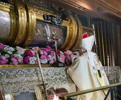 El cardenal Osoro reza ante los restos de San Isidro