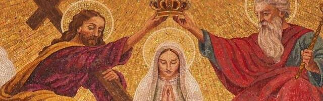 La Virgen María ocupa un destacado lugar en el cielo, y por tanto en la Iglesia Católica