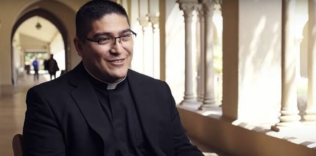 Daniel López poco antes de ser ordenado sacerdote... ha explicado su testimonio en la web de la diócesis de Los Ángeles