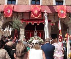 Católicos de Ocaña (Toledo) adorando al Santísimo. 