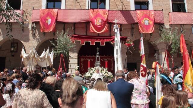 Católicos de Ocaña (Toledo) adorando al Santísimo. 