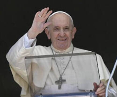 Ángelus del Papa: los cristianos no hacen el bien «por los aplausos, sino por el servicio»