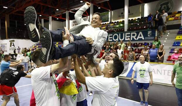 Tete, con un equipo semiprofesional, ha ganado la Copa del Rey y ascendido a primera división de fútbol sala.