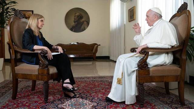 Bernarda Llorente, presidente de la agencia Télam ha entrevistado al Papa Francisco en el Vaticano / Vatican Media