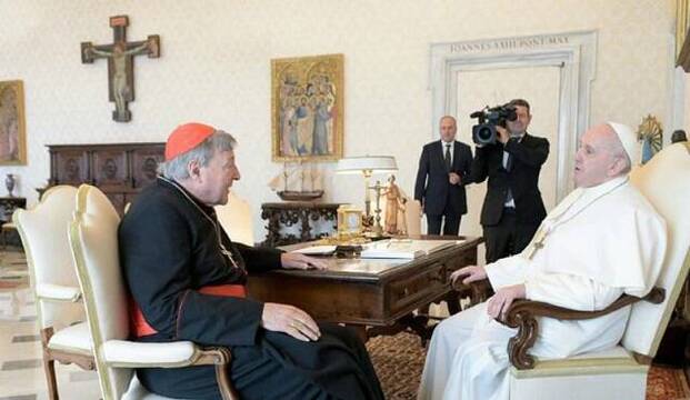 El Papa Francisco con el cardenal Pell en octubre de 2020