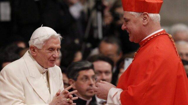 El Papa Benedicto XVI y el cardenal Gerhard Müller.