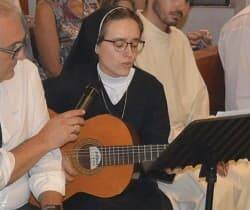 Helena Expósito Abad profesó sus votos temporales el pasado sábado. En su vida de fe, la guitarra ha sido un elemento fundamental.