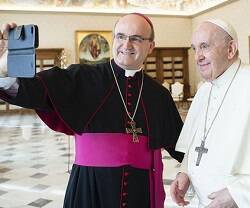 Munilla con el Papa Francisco - ambos coinciden en su admiración por San Ignacio y por sus Ejercicios Espirituales