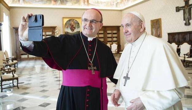 Munilla con el Papa Francisco - ambos coinciden en su admiración por San Ignacio y por sus Ejercicios Espirituales