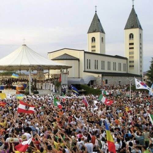 El cardenal Omella presidirá la misa inaugural del multitudinario Festival de Jóvenes de Medjugorje