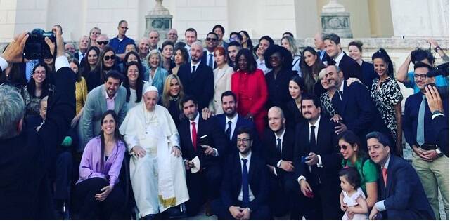 El Papa con los artistas invitados por la Fundación Vitae