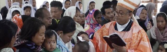 Se adentró para predicar en una región india donde cortaban cabezas: 40 años después, es su obispo