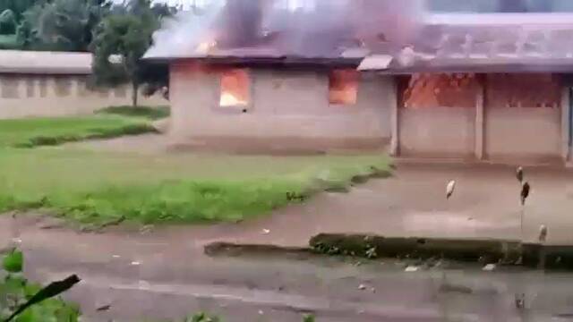 Iglesia ardiendo en Camerún.