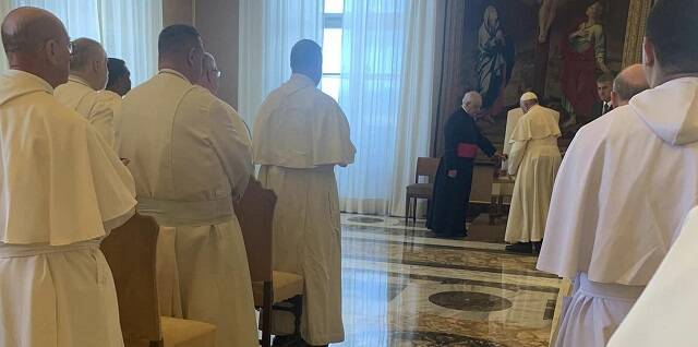El Papa en su llegada al encuentro con los premostratenses, orden que celebra su Noveno centenario