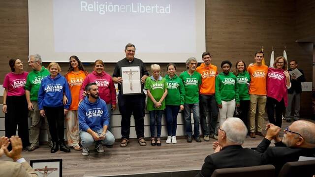 Hogares Lázaro, al recibir el Premio Religión en Libertad.