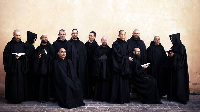 Benedictinos de Nursia, Italia, posan para Christopher McLallan
