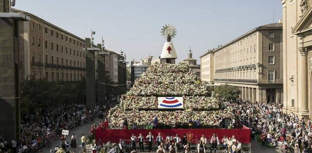 España celebra la Virgen del Pilar, y la Hispanidad; siete millones de flores a los pies de María