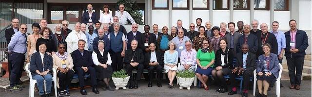 Los 33 reunidos en Frascati para el Documento Continental del Sínodo de la Sinodalidad