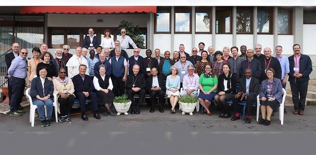 Los 33 reunidos en Frascati para el Documento Continental del Sínodo de la Sinodalidad