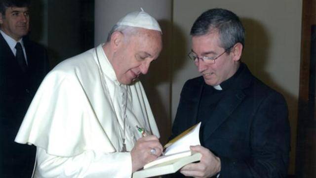 El Papa Francisco con Fernando Prado Ayuso. 