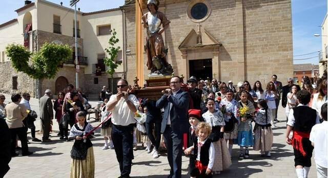 Procesión en Puigverd, Lérida,  en honor a su santo patrono, Sant Jordi
